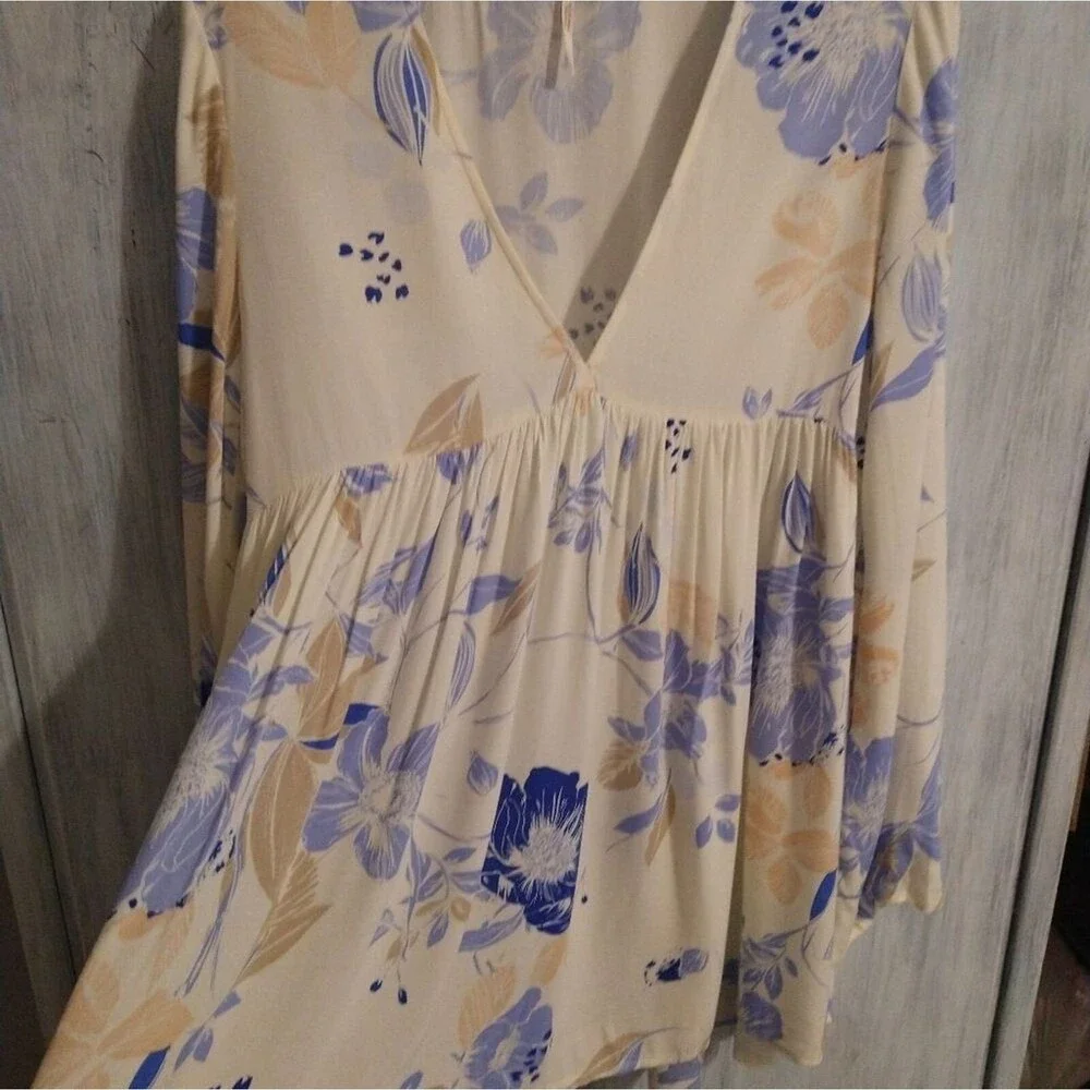 Free people  V-neck Floral top Xs boho Cottagecore feminine
